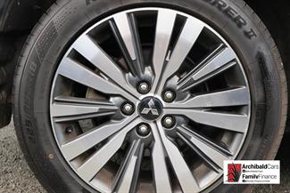 2019 Mitsubishi Outlander - Thumbnail