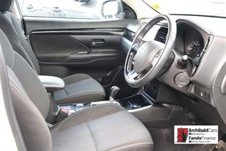 2019 Mitsubishi Outlander - Thumbnail