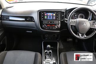 2019 Mitsubishi Outlander - Thumbnail