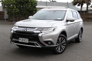 2022 Mitsubishi Outlander - Thumbnail