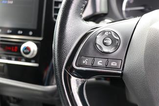 2022 Mitsubishi Outlander - Thumbnail