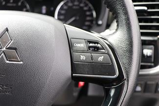 2022 Mitsubishi Outlander - Thumbnail