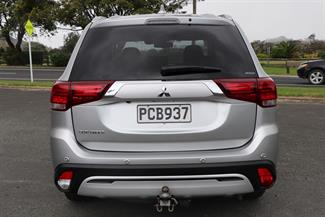 2022 Mitsubishi Outlander - Thumbnail