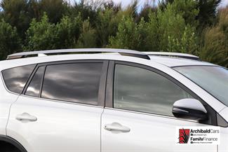 2018 Toyota RAV4 - Thumbnail
