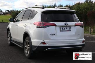 2018 Toyota RAV4 - Thumbnail
