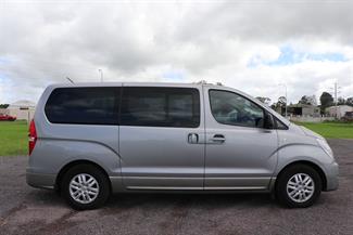 2019 Hyundai Imax - Thumbnail