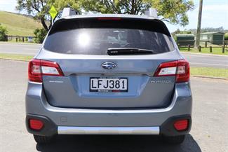 2018 Subaru Outback - Thumbnail