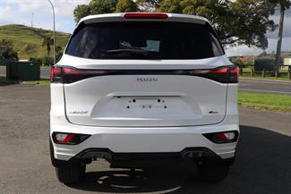 2025 Isuzu MU-X - Thumbnail