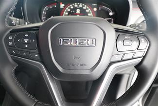 2025 Isuzu MU-X - Thumbnail