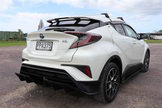 2017 Toyota C-Hr - Thumbnail