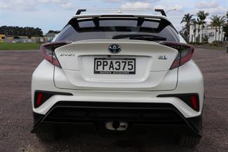2017 Toyota C-Hr - Thumbnail