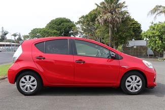 2014 Toyota Aqua - Thumbnail