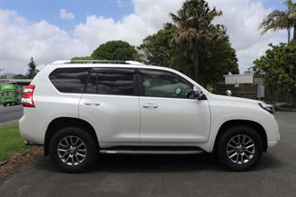 2016 Toyota Landcruiser - Thumbnail