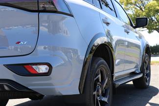 2025 Isuzu MU-X - Thumbnail