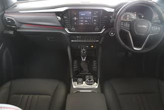 2025 Isuzu MU-X - Thumbnail