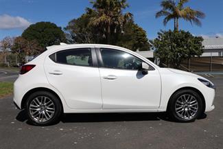 2021 Mazda Mazda2 - Thumbnail