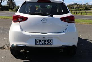 2021 Mazda Mazda2 - Thumbnail