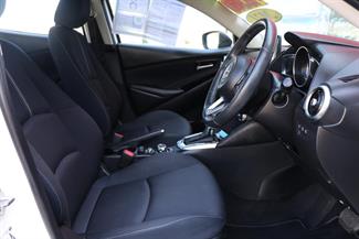 2021 Mazda Mazda2 - Thumbnail