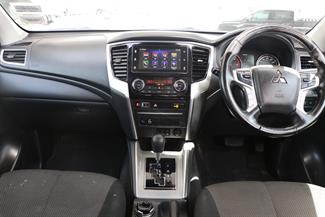 2022 Mitsubishi Triton - Thumbnail