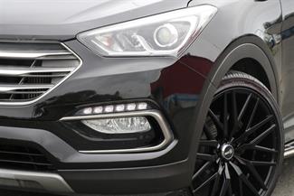 2017 Hyundai Santa Fe - Thumbnail
