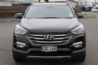2017 Hyundai Santa Fe - Thumbnail