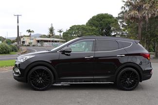 2017 Hyundai Santa Fe - Thumbnail